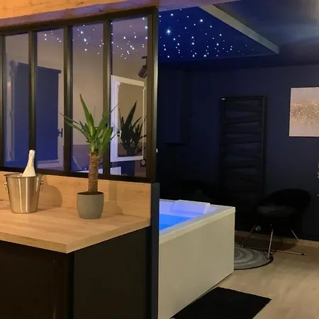 L'eclipse Maison Romantique Avec Jacuzzi Alojamento de Acomodação e Pequeno-almoço 3*