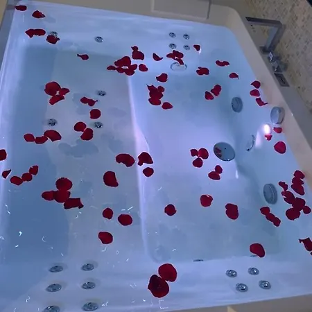 לינה וארוחת בוקר L'eclipse Maison Romantique Avec Jacuzzi