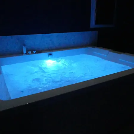 L'eclipse Maison Romantique Avec Jacuzzi 3*