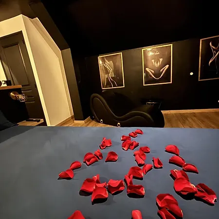 L'eclipse Maison Romantique Avec Jacuzzi Alojamento de Acomodação e Pequeno-almoço 3*